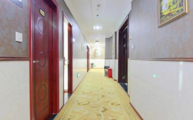 Jiangcheng Hotel (Chenjia Ping Subway Station)