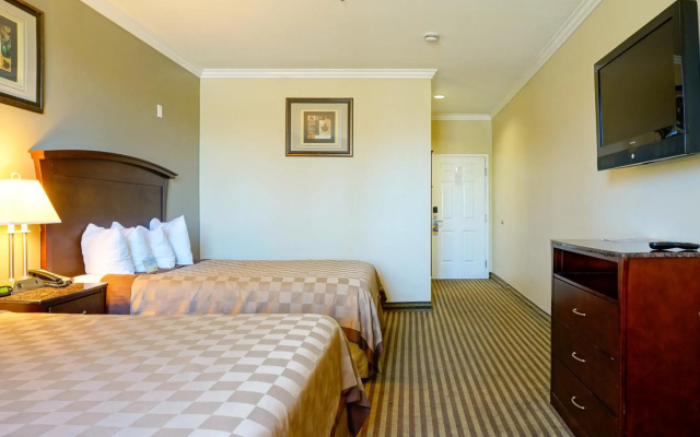 Harbor Inn & Suites