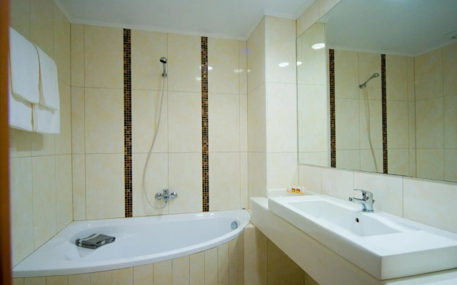 Porfi Beach Hotel