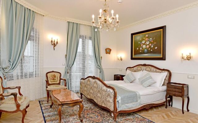 Royal Hotel