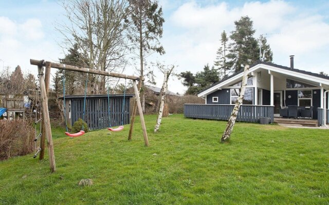 Rustic Holiday Home in Hovedstaden Near the Sea
