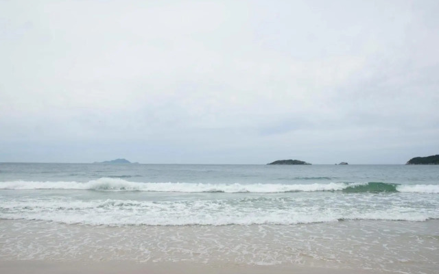Ambiente Descolado 100m da praia e piscina