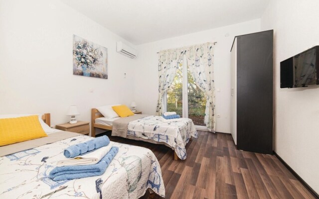 Nice Home in Kastel Stafilic With Wifi and 3 Bedrooms