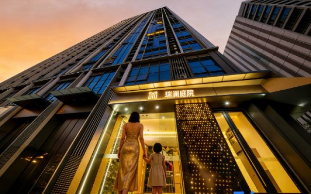 Rui Lan Ting · Cloud Giant Screen Light Residence