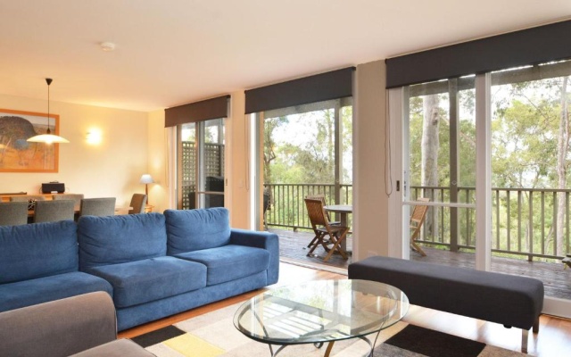 Villa 3br De Saran Resort Condo located within Cypress Lakes Resort (nothing is more central) – Balcony – Pokolbin