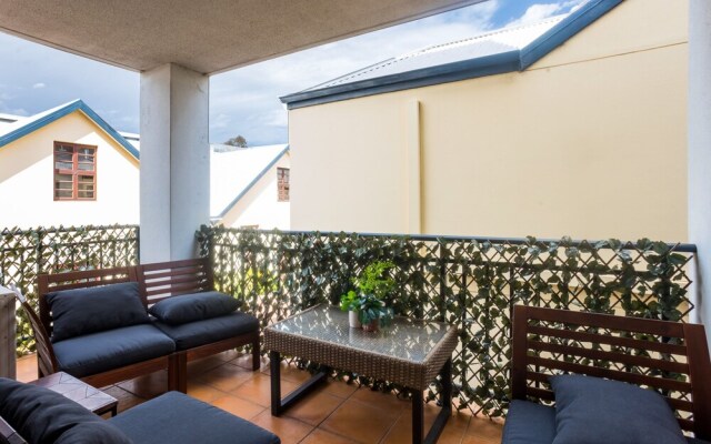 Roomy & Light-filled Apartment, Central Location