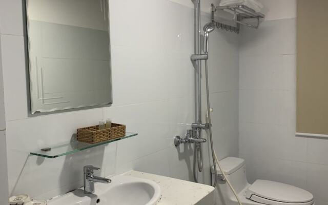 Flower House Apartment by OYO Rooms