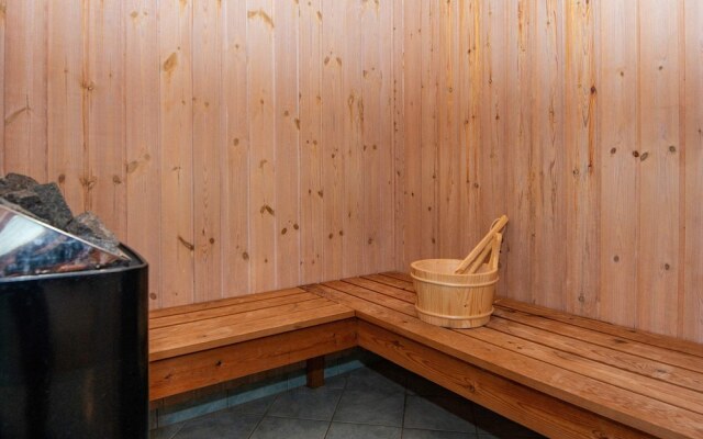 10 Person Holiday Home in Oksbol