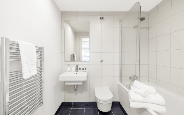 Sir John Lyon House Apartments By Squa.Re