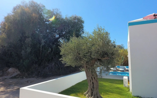 Seabreeze Villa - with Jacuzzi & heated pool