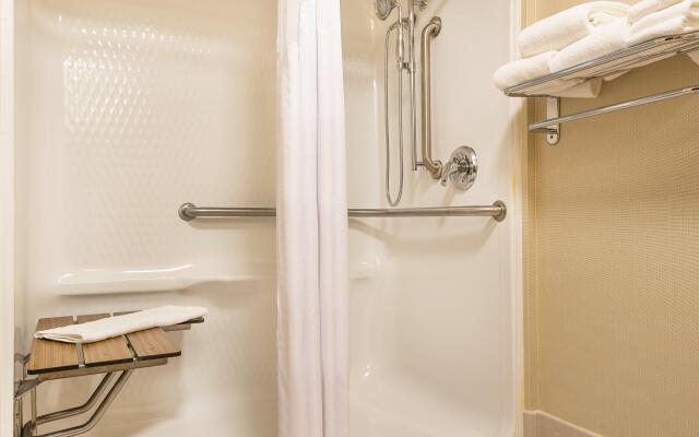 Holiday Inn Express & Suites Philadelphia - Mt. Laurel by IHG