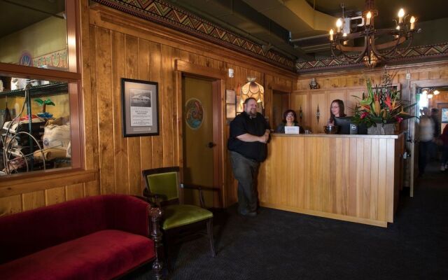McMenamins Kalama Harbor Lodge