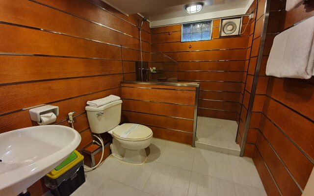 Clover Hotel