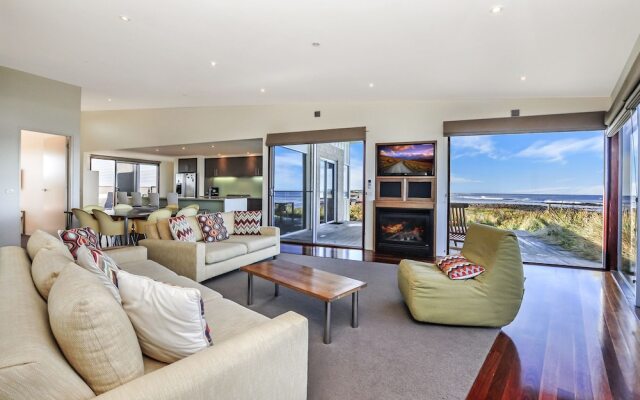 Hearn's Beachside Villa 9