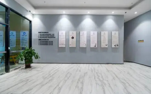 No.8 Chain Hotel