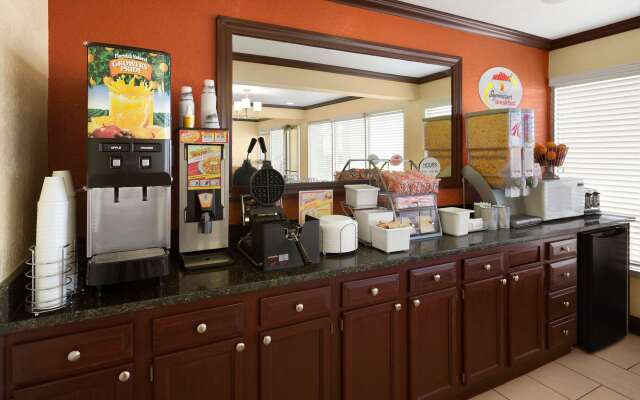 Super 8 By Wyndham Woodward