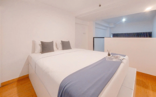 Homey and Comfy Studio Loft at Kingland Avenue Apartment