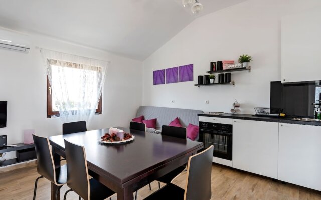 Lovely Apartment in Maslenica With Terrace