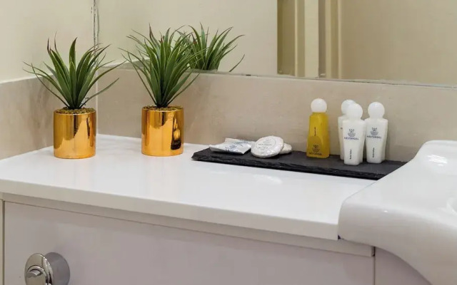 Spacious 2-bedroom Apartment in Mayfair