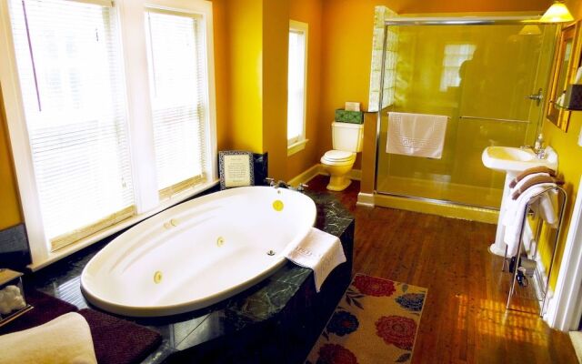Inn on Crescent Lake Bed and Breakfast