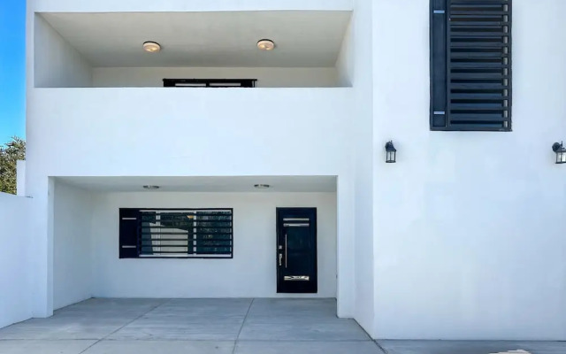 Spacious 3BR House Near Iconic Sandy Beach