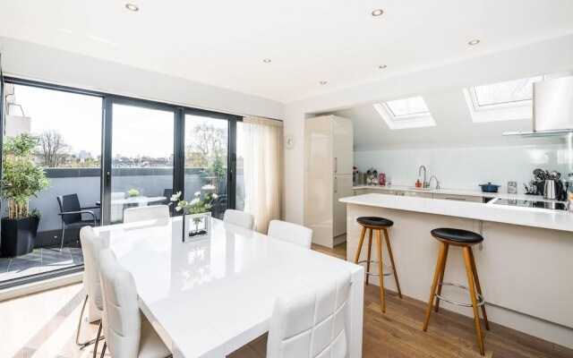 Spectacularly Stylish 2 Bed Flat Heart of Fulham