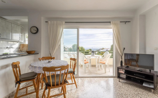 Bright and Spacious 2 Bed Apt