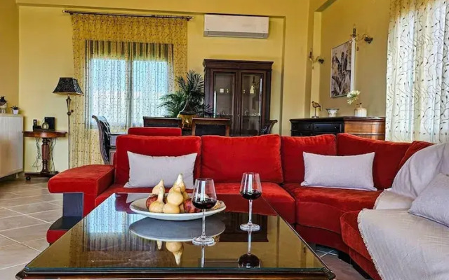 Villa Aitheras With sea Views and Garden