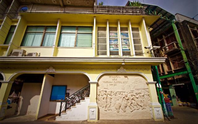 OYO 965 Art Hotel Sanamchai