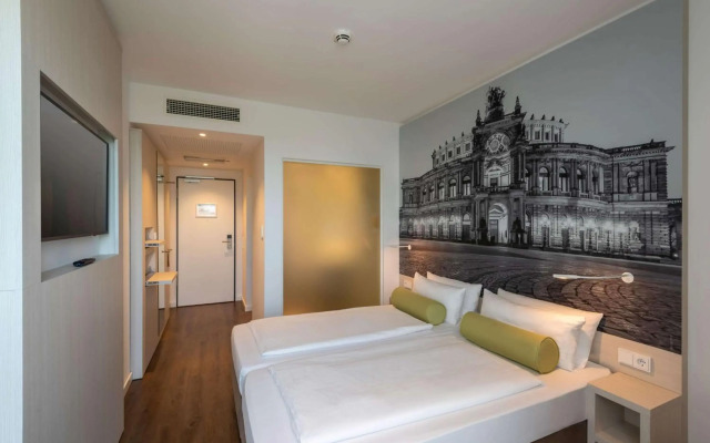 Super 8 by Wyndham Dresden