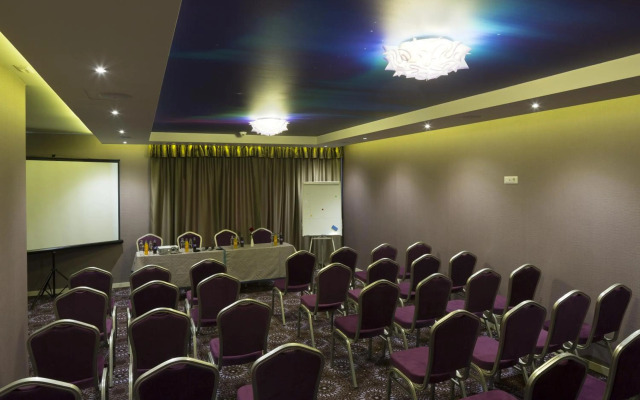Exclusive Hotel & More