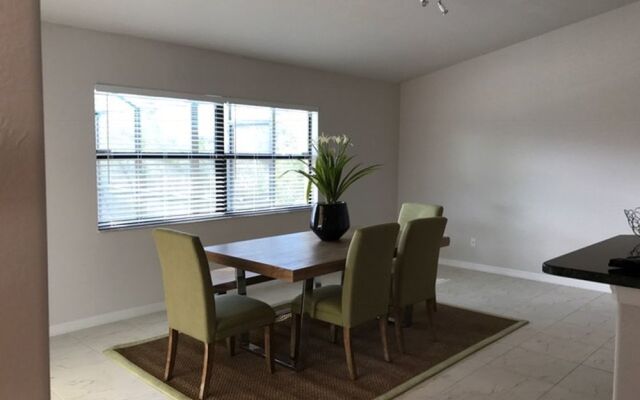 Alisa's Dream Villa on the Canal