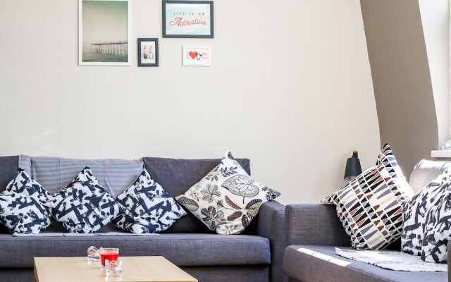 City view flat at Liverpool st Brick Ln