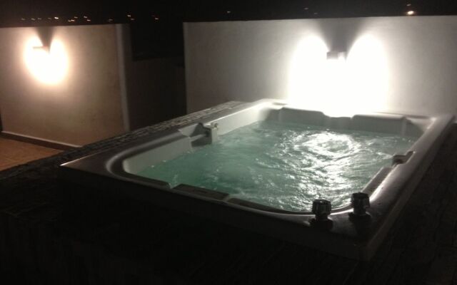 Ca' del Sol Condo Hotel