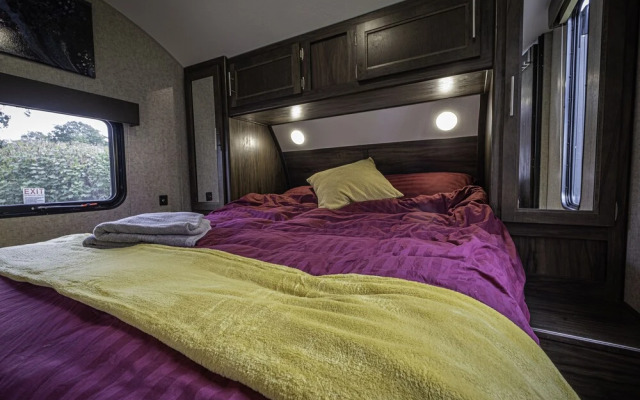 American Luxury Caravan - Secure Parking Llandeilo