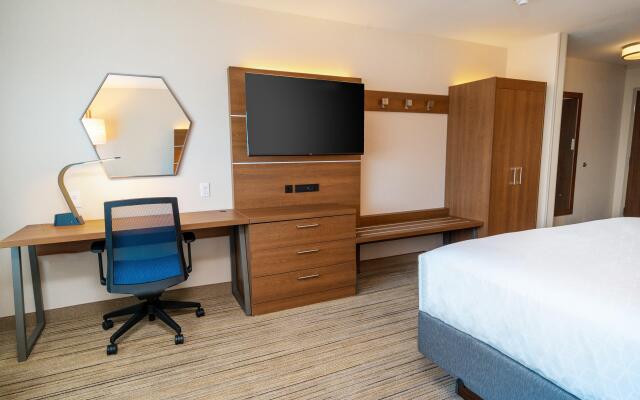 Holiday Inn Express & Suites Las Vegas - E Tropicana, an IHG Hotel