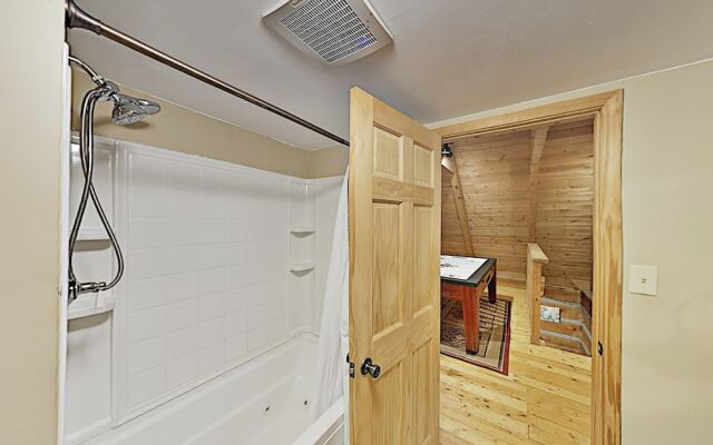 Lakpowpa 6 Bedroom Cabin