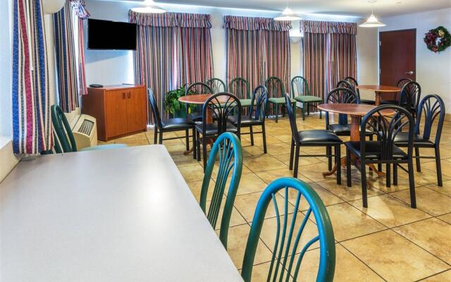 Super 8 By Wyndham Gresham Portland Area OR