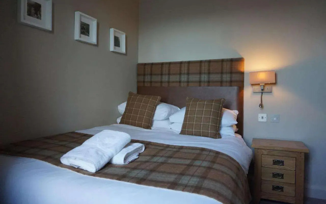 Lochside hotel