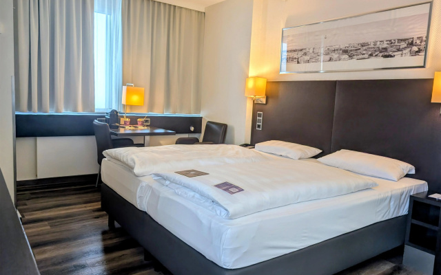Park Inn by Radisson Berlin Alexanderplatz - Image 7