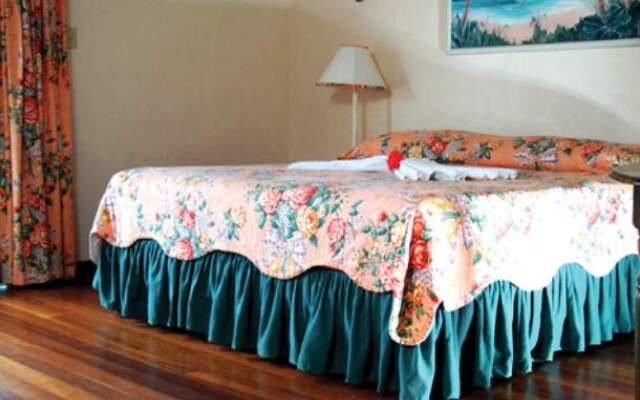 Shields Negril Villas