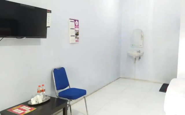 RedDoorz Syariah near Stasiun Pekalongan 3