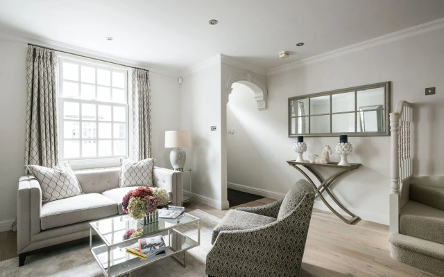 Ultra luxurious London home for 5-7