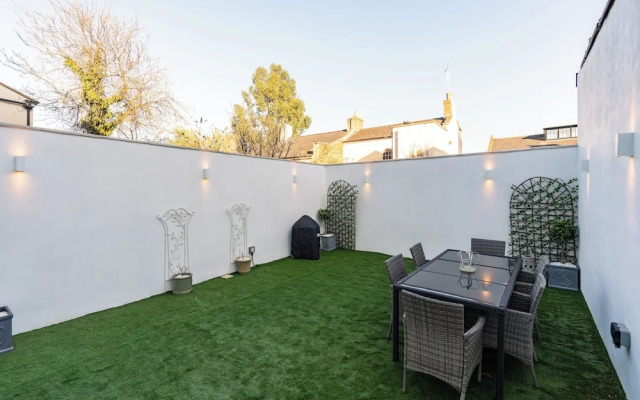 Gloucester Place Townhouse with Hot Tub