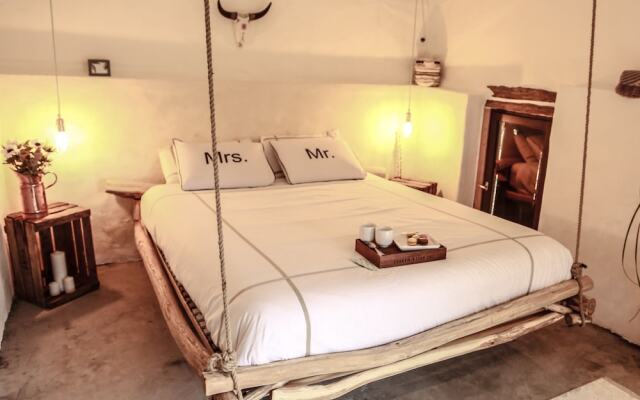 Coco Barn Wood Lodge