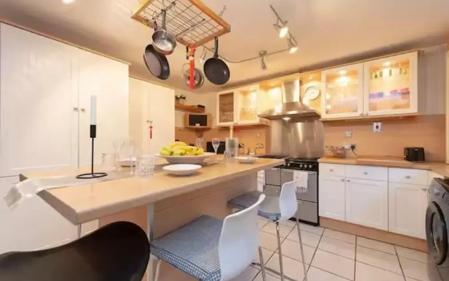 3bedroom Sleeps9 Parking Familyfriendly Nearexcel