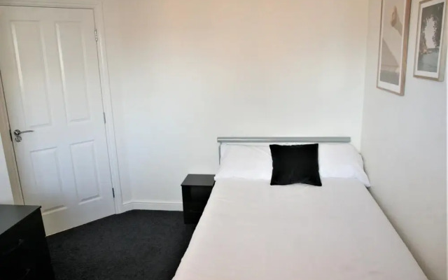 NEW Vibrant 3BD House in Coventry West Midlands