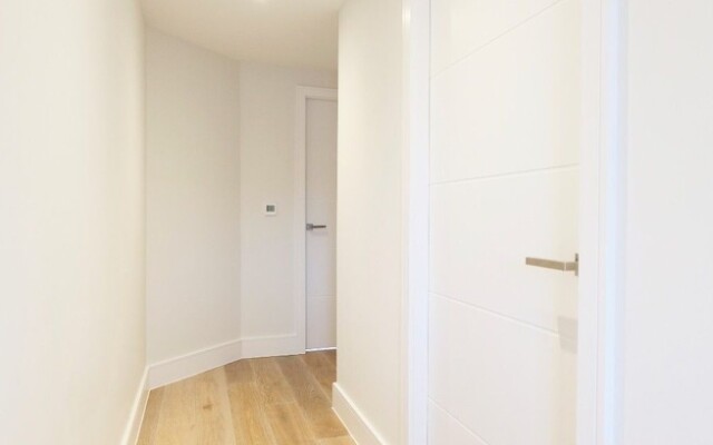 Quiet, Convenient 1BR Flat for 4 in Greenwich