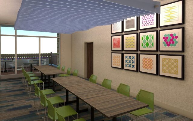 Holiday Inn Express & Suites Kingdom City by IHG