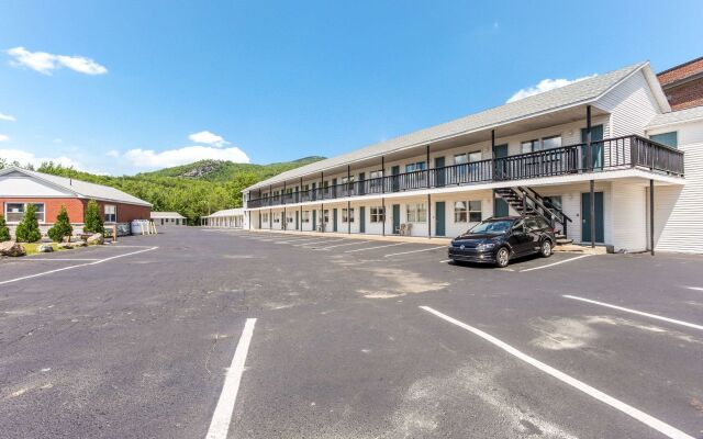 Quality Inn & Suites Gorham Riverside